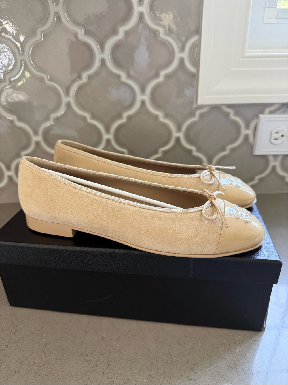BNWT Chanel 26A Suede Calfskin & Patent Leather Beige Ballet Flat, Size 39.5